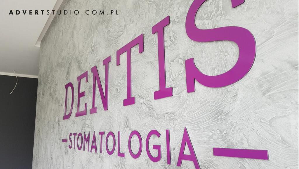 oznakowanie kliniki stomatologii dentis
