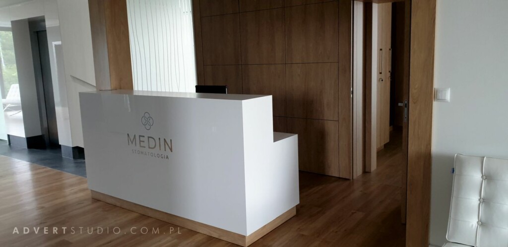 oznakowanie kliniki Medin 1