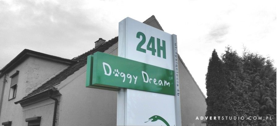 Pylon podswietlany - totem - centrum weterynarii Doggy Dream - reklama advert Opole
